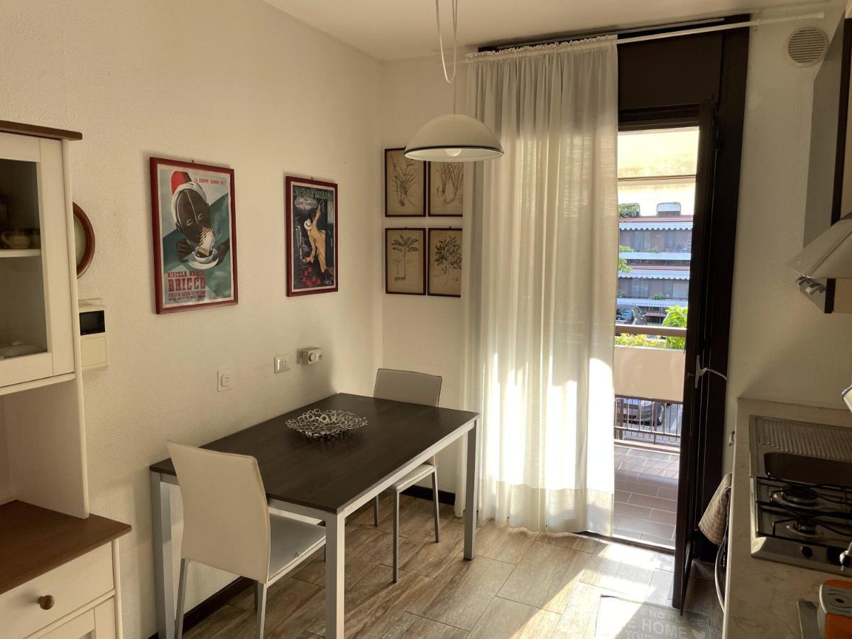 バジーリオ120 Mq Vicino A Banca Mediolanum E Ospedale Humanitasアパートメント エクステリア 写真