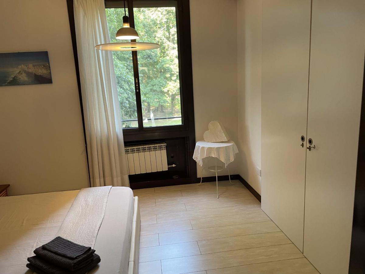 バジーリオ120 Mq Vicino A Banca Mediolanum E Ospedale Humanitasアパートメント エクステリア 写真