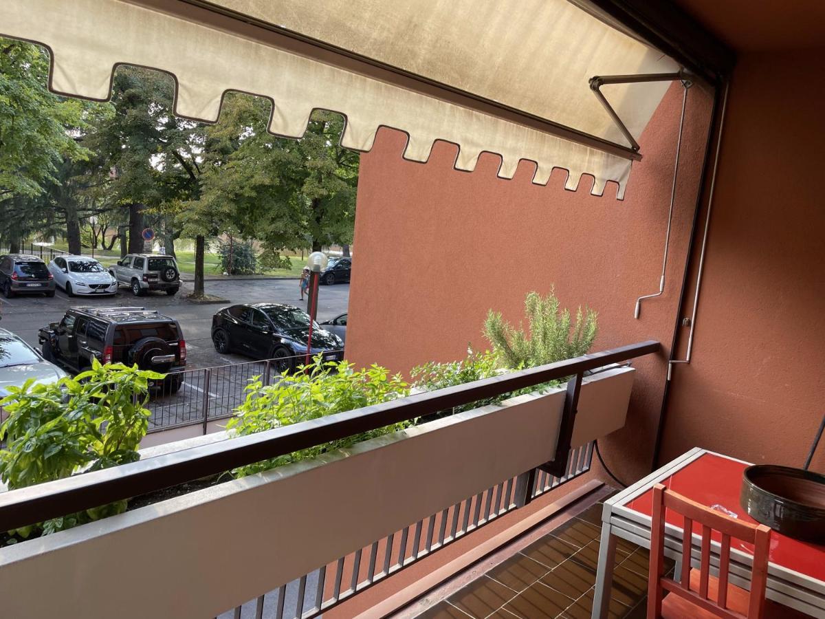 バジーリオ120 Mq Vicino A Banca Mediolanum E Ospedale Humanitasアパートメント エクステリア 写真